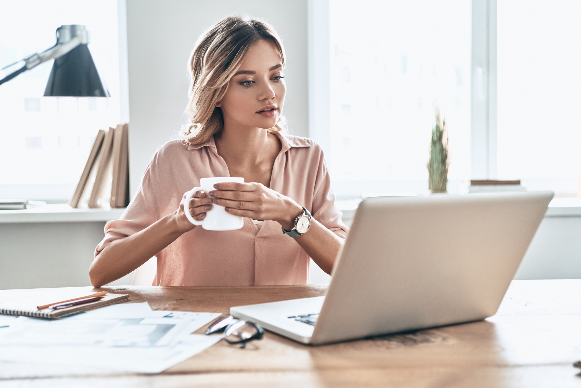 Através do empreendedorismo digital você consegue não só gerar renda ilimitada sem sair no conforto de sua casa, como também poder trabalhar de..